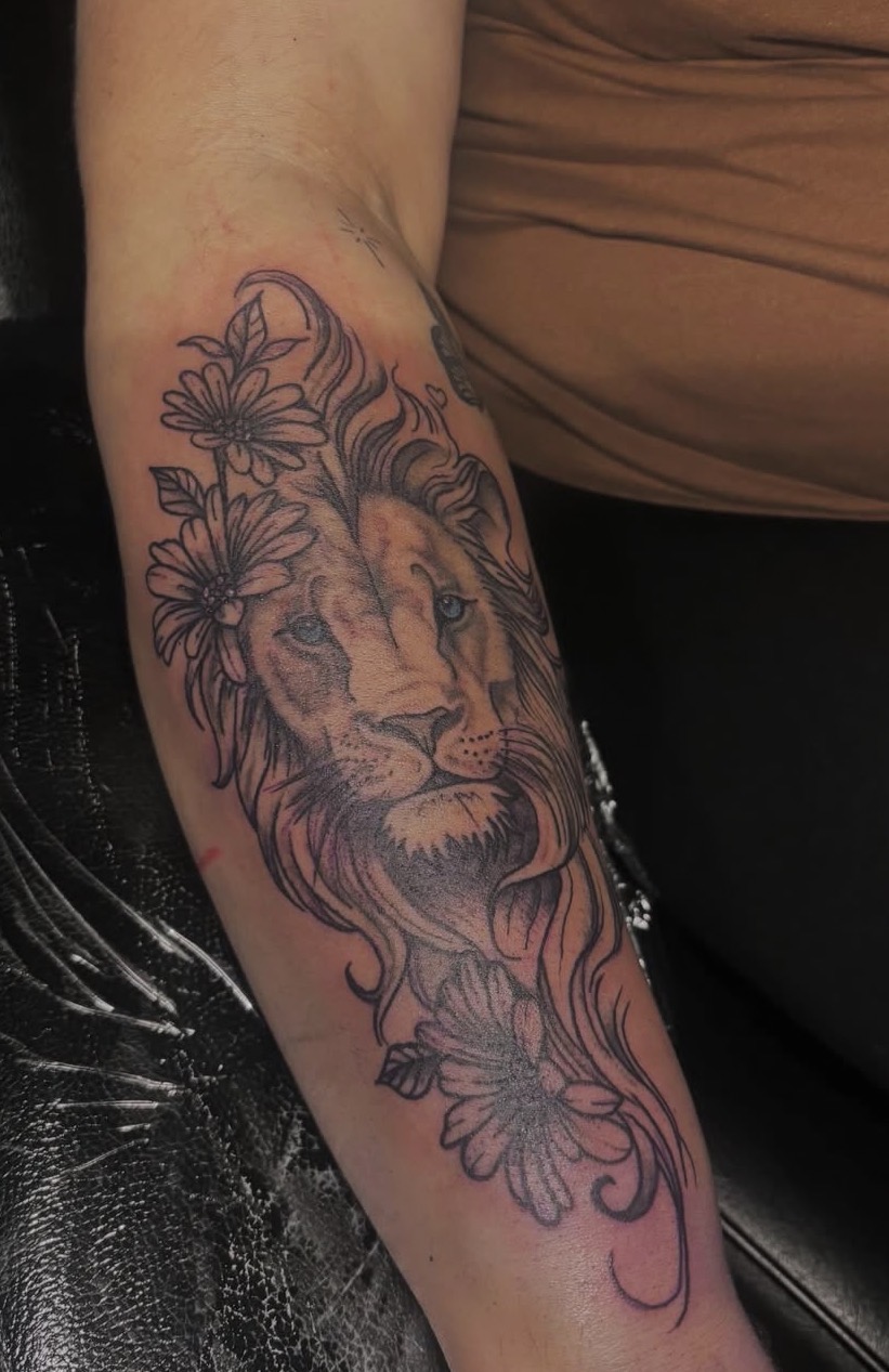 Lion & Daisies — Black & Grey tattoo by Triple Seven Inked